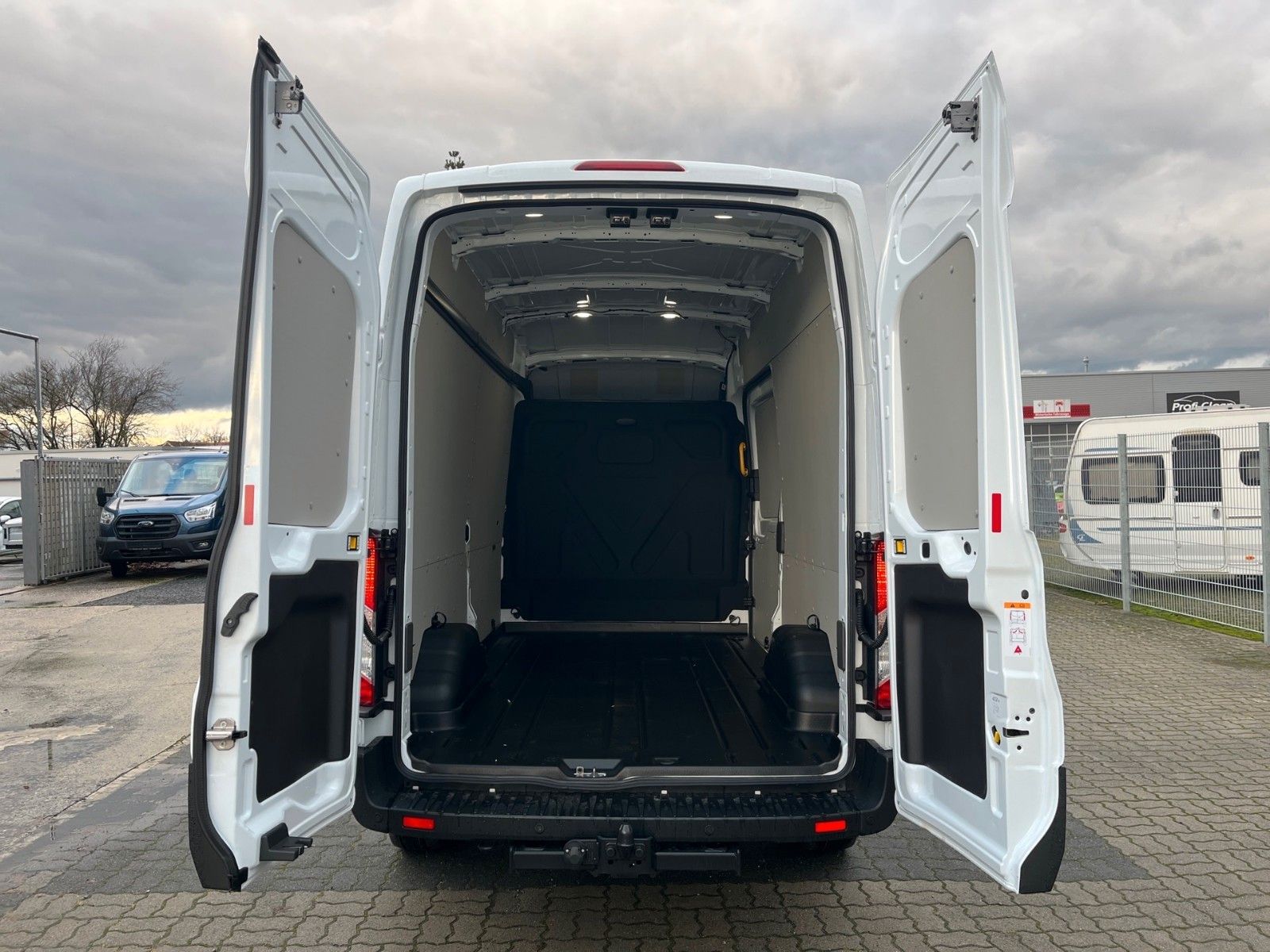 Fahrzeugabbildung Ford Ford Transit 350 L3 H3  Kasten Trend+ AHK