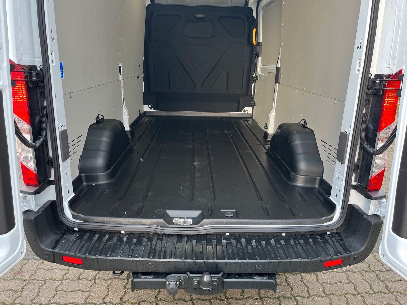 Fahrzeugabbildung Ford Ford Transit 350 L3 H3  Kasten Trend+ AHK