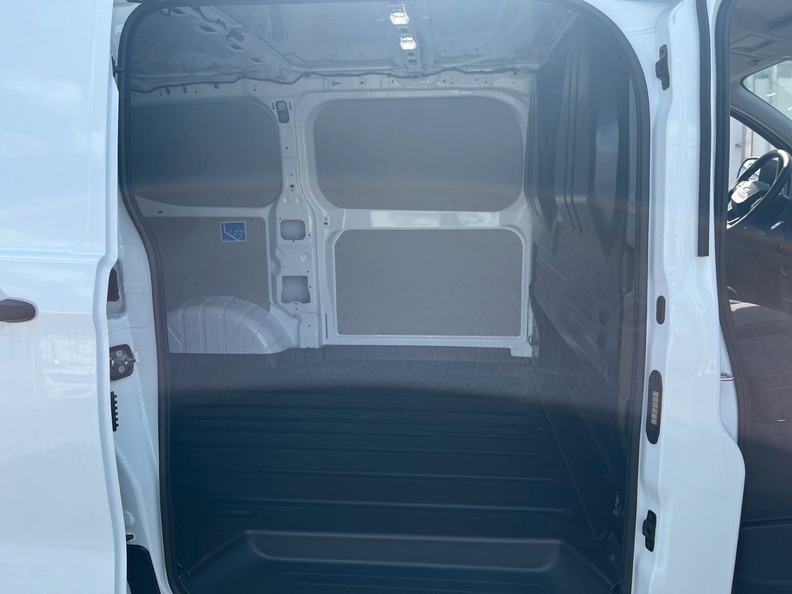 Fahrzeugabbildung Ford Transit Custom 280 L1 NEU