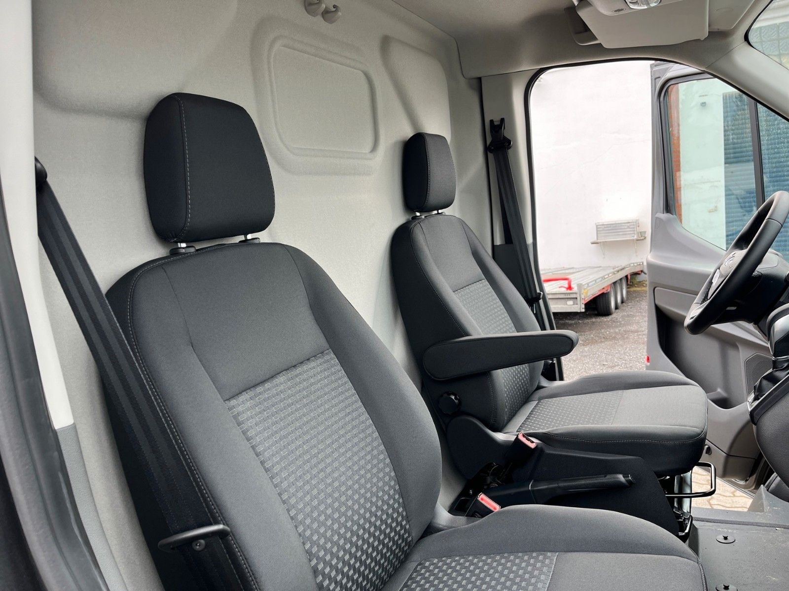 Fahrzeugabbildung Ford Ford Transit 350 L3 H2  Kasten Trend EINZELSITZ