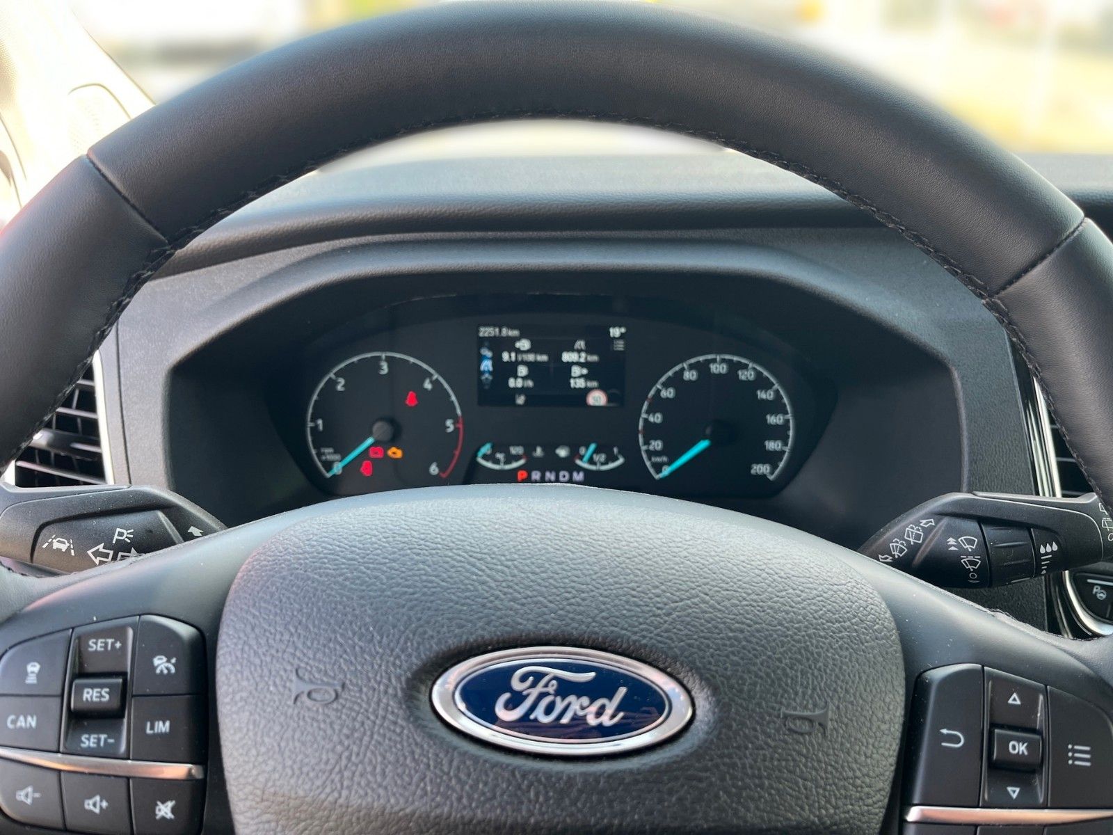 Fahrzeugabbildung Ford Nugget Plus LIMITED AUFSTELLDACH AUTOMATIK