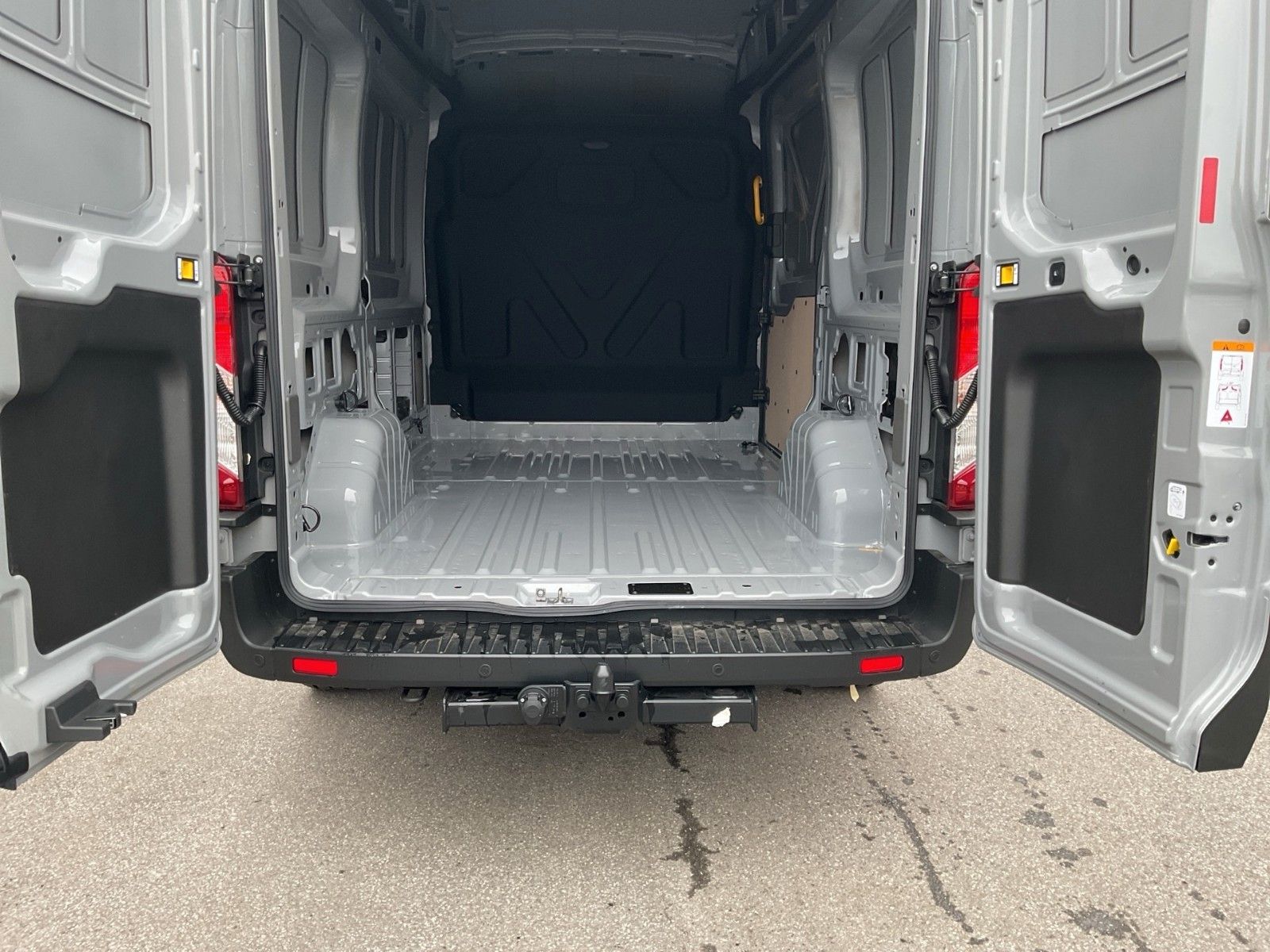 Fahrzeugabbildung Ford Transit 350 L2 H3 Limited EINZELSITZE